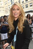 nicky_hilton_paris_hilton_carolina_herrera_ss17_nyfw_in_new_york_city_9_11_16_6.jpg