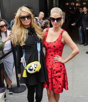 nicky_hilton_paris_hilton_carolina_herrera_ss17_nyfw_in_new_york_city_9_11_16_14.jpg