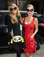 nicky_hilton_paris_hilton_carolina_herrera_ss17_nyfw_in_new_york_city_9_11_16_19.jpg