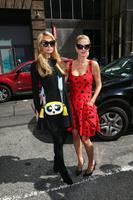 nicky_hilton_paris_hilton_carolina_herrera_ss17_nyfw_in_new_york_city_9_11_16_25.jpg