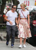 Karlie_Kloss_out_and_about_in_Soho__01.jpg