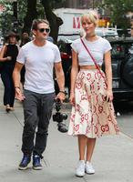 Karlie_Kloss_out_and_about_in_Soho__09.jpg