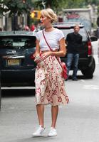 Karlie_Kloss_out_and_about_in_Soho__12.jpg