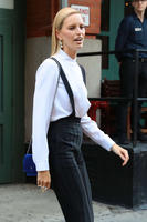 Karolina_Kurkova_out_on_the_streets_of_New_York_City__01.jpg