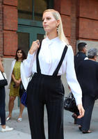 Karolina_Kurkova_out_on_the_streets_of_New_York_City__13.jpg