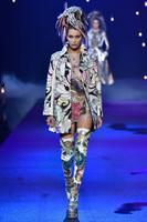 Bella_Hadid__Marc_Jacobs_Runway_Spring_2017_NYFW_Show__01.jpg