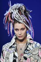 Bella_Hadid__Marc_Jacobs_Runway_Spring_2017_NYFW_Show__02.jpg