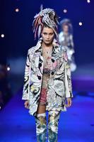 Bella_Hadid__Marc_Jacobs_Runway_Spring_2017_NYFW_Show__03.jpg