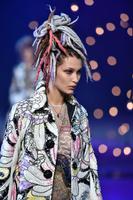 Bella_Hadid__Marc_Jacobs_Runway_Spring_2017_NYFW_Show__06.jpg