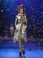Kendall_Jenner__Marc_Jacobs_Runway_Spring_2017_NYFW_Show__01.jpg