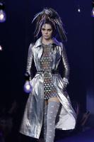Kendall_Jenner__Marc_Jacobs_Runway_Spring_2017_NYFW_Show__03.jpg