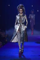 Kendall_Jenner__Marc_Jacobs_Runway_Spring_2017_NYFW_Show__06.jpg
