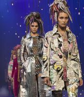 Kendall_Jenner__Marc_Jacobs_Runway_Spring_2017_NYFW_Show__07.jpg
