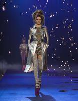 Kendall_Jenner__Marc_Jacobs_Runway_Spring_2017_NYFW_Show__18.jpg