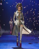Kendall_Jenner__Marc_Jacobs_Runway_Spring_2017_NYFW_Show__22.jpg