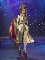 Kendall_Jenner__Marc_Jacobs_Runway_Spring_2017_NYFW_Show__24.jpg