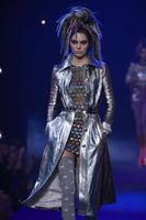 Kendall_Jenner__Marc_Jacobs_Runway_Spring_2017_NYFW_Show__25.jpg