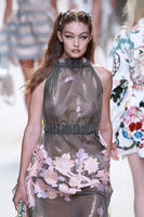 gigihadid220916BZNimage6.jpg