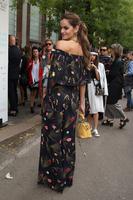 izabel_goulart_fendi_fashion_show_arrivals_in_milan_9_21_2016_3.jpg