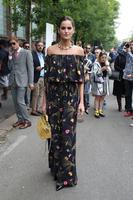 izabel_goulart_fendi_fashion_show_arrivals_in_milan_9_21_2016_6.jpg