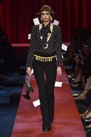 Taylor_Hill__Moschino_Show_2017_at_Milan_Fashion_Week__03.jpg