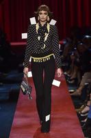 Taylor_Hill__Moschino_Show_2017_at_Milan_Fashion_Week__06.jpg