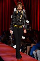 Taylor_Hill__Moschino_Show_2017_at_Milan_Fashion_Week__10__1_.jpg