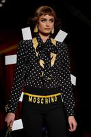 Taylor_Hill__Moschino_Show_2017_at_Milan_Fashion_Week__11.jpg
