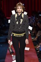 Taylor_Hill__Moschino_Show_2017_at_Milan_Fashion_Week__16.jpg