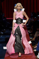 Rex_Moschino_5901971P.jpg