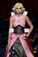 Rex_Moschino_5901971Q.jpg