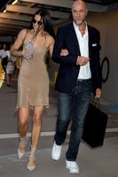 adriana_lima_arrives_at_versace_show_at_milan_fashion_week_09_23_2016_2.jpg