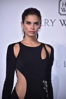 VN_amfAR_Milano_Red_C_6_120.jpg