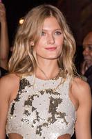 toni_garrn_arriving_at_the_l_oreal_gold_obsession_party_in_paris_10_2_2016_1.jpg