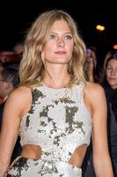 toni_garrn_arriving_at_the_l_oreal_gold_obsession_party_in_paris_10_2_2016_3.jpg