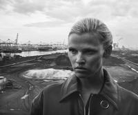 vogue_netherlands_october_2016_lara_stone_elisa_hupkes_by_peter_lindbergh_01.jpg
