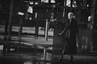 vogue_netherlands_october_2016_lara_stone_elisa_hupkes_by_peter_lindbergh_11.jpg