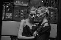 vogue_netherlands_october_2016_lara_stone_elisa_hupkes_by_peter_lindbergh_12.jpg