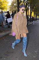 hailey_baldwin_out_shopping_in_paris_10_03_2016_4.jpg
