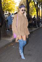 hailey_baldwin_out_shopping_in_paris_10_03_2016_6.jpg