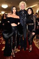 04_kim_kardashian_west_ellen_von_unwerth_kourtney_kardashian_buro_cocktail.jpg