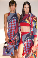 57e6d0c8aedbf_versace18.d6105fa467f3aa33aeef4089186fcb2e.jpg