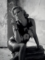 dazed_winter_2016_kate_moss_wolf_gillespie_by_ethan_james_green_06.jpeg