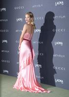 rosie_huntington_whiteley_lacma_art_and_film_gala_in_los_angeles_2.jpg