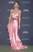 rosie_huntington_whiteley_lacma_art_and_film_gala_in_los_angeles_3.jpg