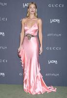 rosie_huntington_whiteley_lacma_art_and_film_gala_in_los_angeles_4.jpg
