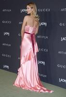 rosie_huntington_whiteley_lacma_art_and_film_gala_in_los_angeles_5.jpg