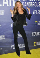 Gisele_Bundchen__National_Geographics_Years_Of_Living_Dangerously_Premiere__24.jpg
