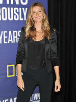 Gisele_Bundchen__National_Geographics_Years_Of_Living_Dangerously_Premiere__27.jpg