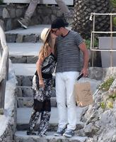 38D880F500000578_3810206_Like_teenagers_in_love_Gisele_Bundchen_and_husband_Tom_Brady_pac_a_86_1474995964729.5f5ee93495a9c90221587ff7eae9acba.jpg